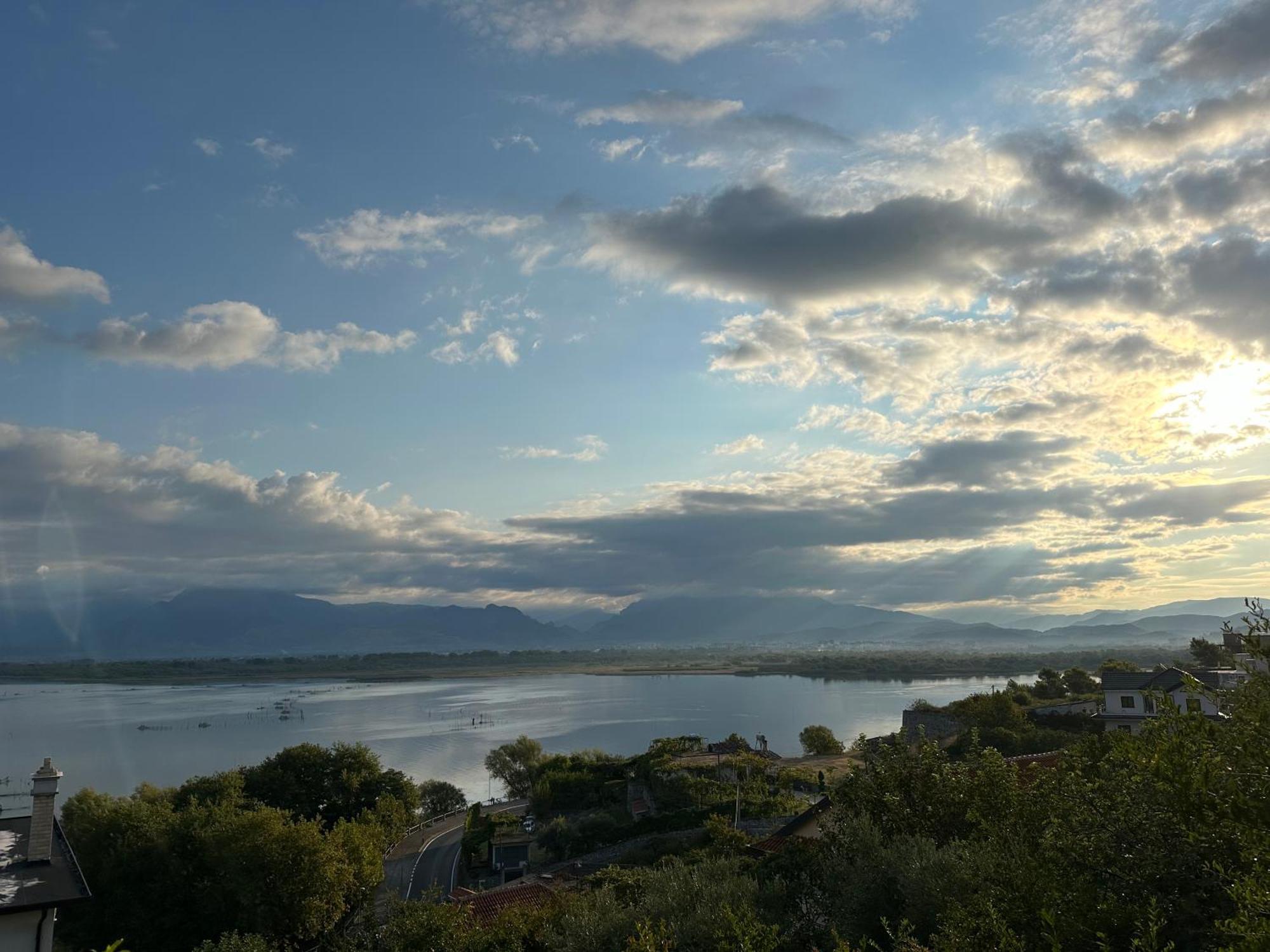 Lake Escape Villa Shiroke Shkodër 外观 照片